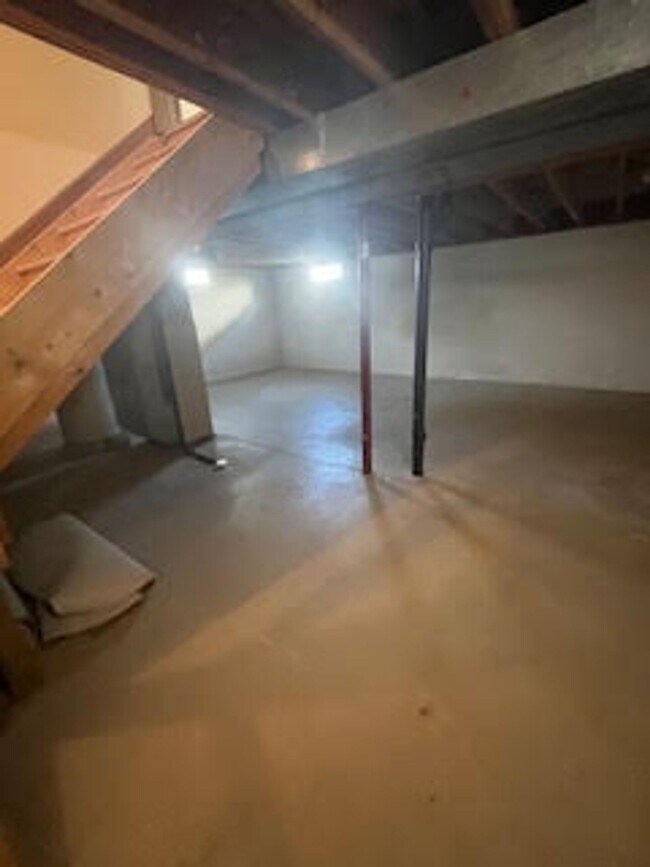 Building Photo - 486 S. Kaser