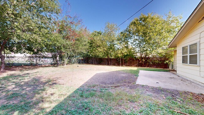 Building Photo - SPACIOUS HOUSE FOR RENT!!!