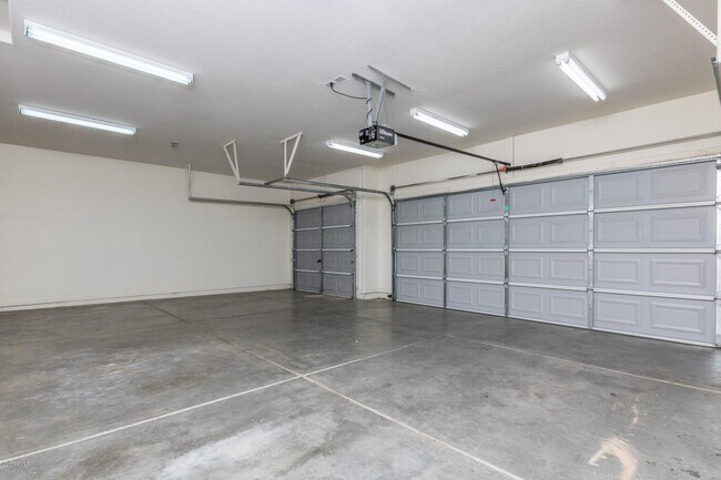 Building Photo - 24627 N 45th Dr