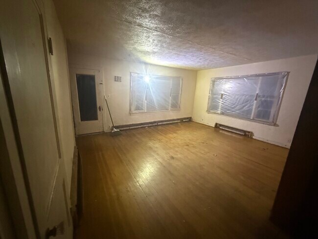 Building Photo - 206 Masters St