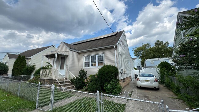 Building Photo - 44 Old Bergen Rd