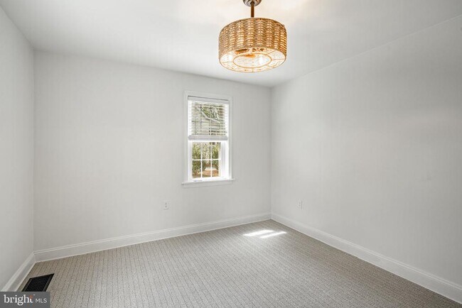 Building Photo - 539 Northbrook Rd