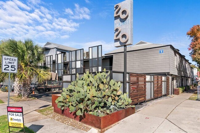 Building Photo - 2020 S Congress Ave