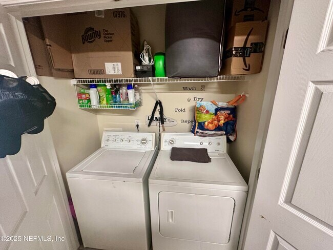 Building Photo - 12311 Kensington Lakes Dr