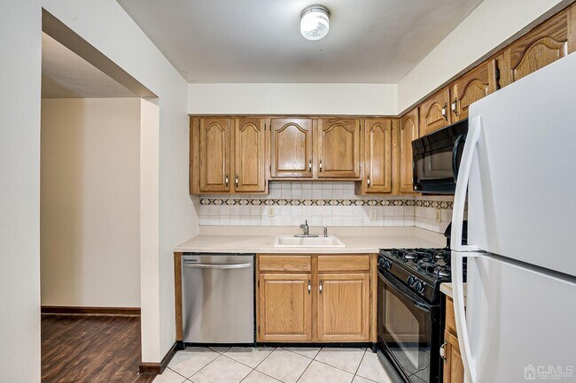 Building Photo - 135 Beverly Hl Ter