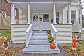 Building Photo - 25 R Saunders St