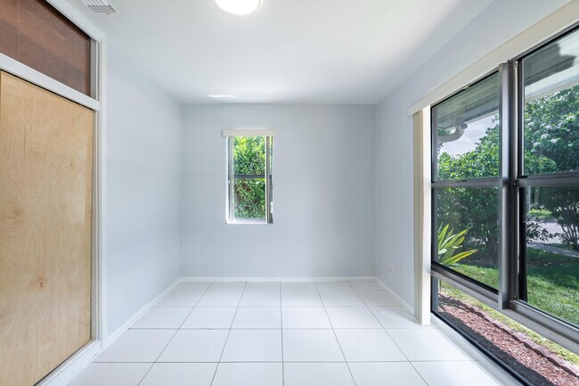 Building Photo - 6113 Royal Palm Blvd