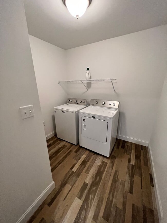 Building Photo - 2-bedroom 2.5 bath Luxury Townhome located...