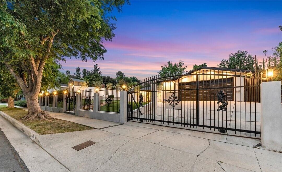 Building Photo - 5717 Oso Ave
