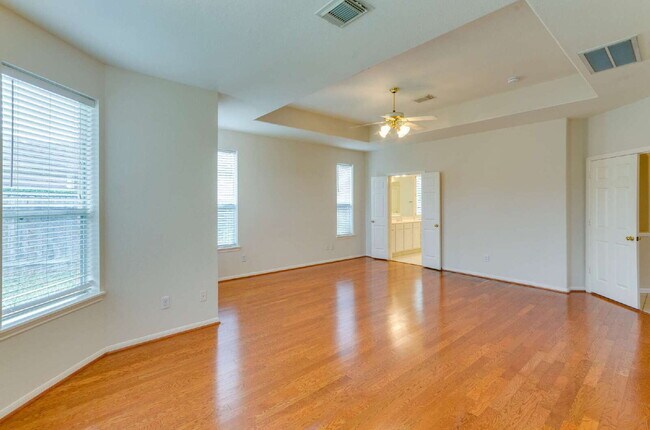 Building Photo - Spacious 5-Bedroom Home in Brazos Landing!