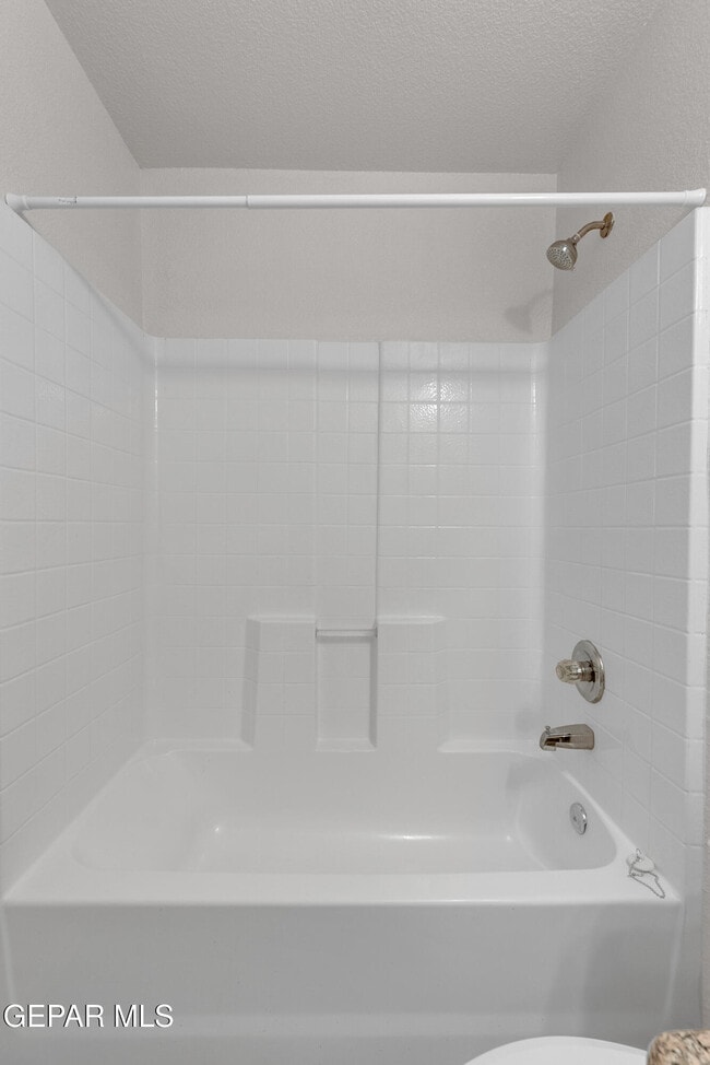 Building Photo - 9277 Leonardo Ave