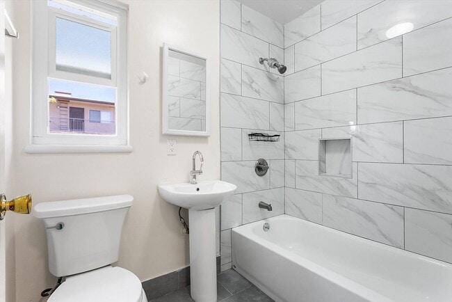 Building Photo - 2238 Encinal Ave