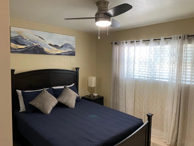 Building Photo - 4220 Fifth Ave