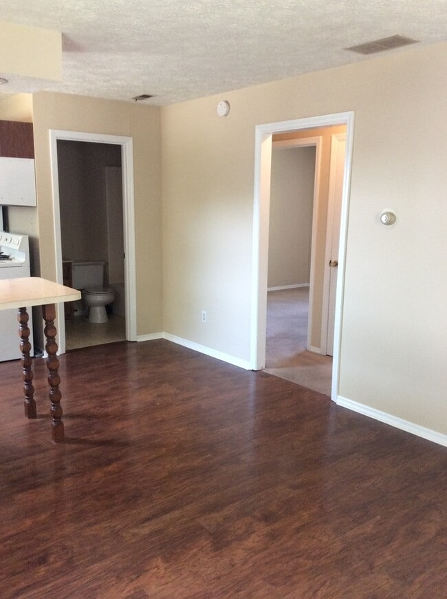 Building Photo - Available August 18th, 2026!