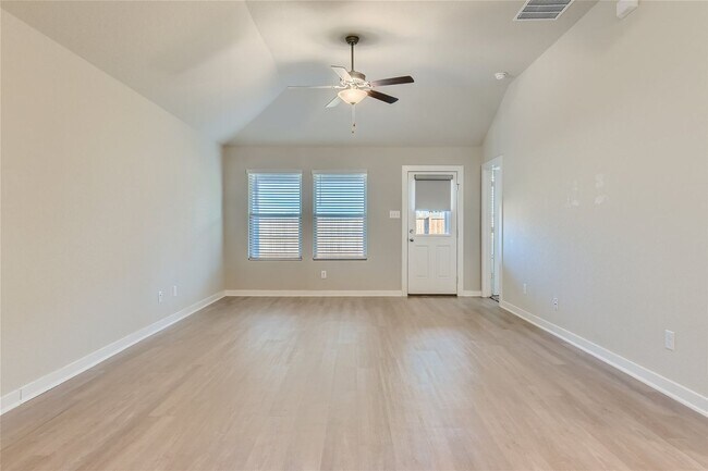 Building Photo - Gorgeous 2 bedroom rental! Half off of the first full month’s rent for applications submitted by ...