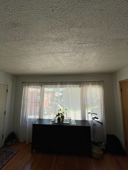 Building Photo - 843 S 45th St