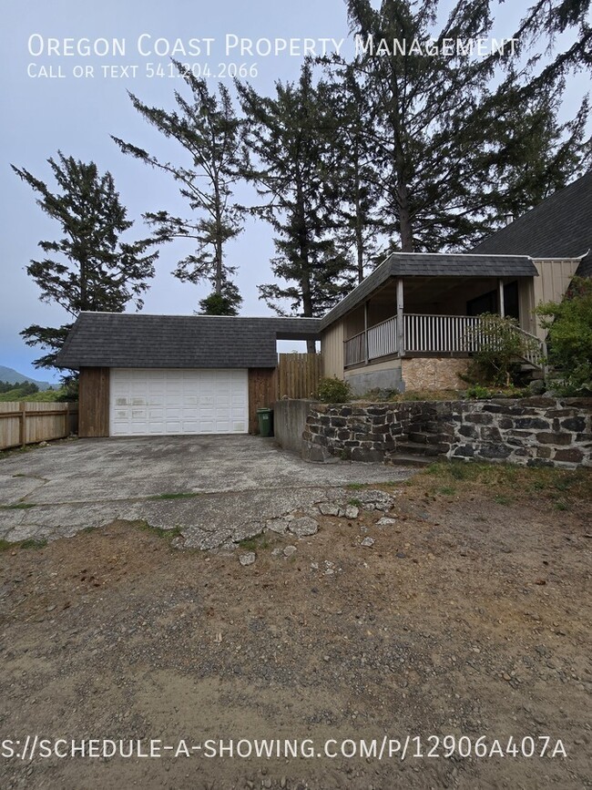 Building Photo - 35285 Hill St