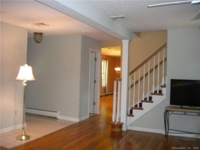 Building Photo - 212 E Rutland Rd