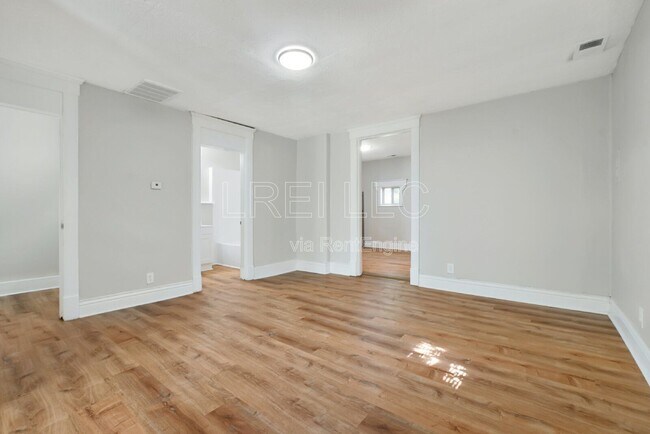 Building Photo - 1705 1/2 Hale Avenue