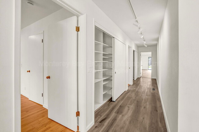 Building Photo - 4083 Sunset Ln