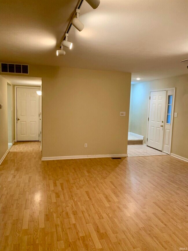 Building Photo - 3882 Claybridge Dr