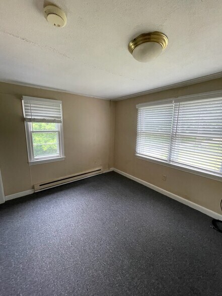 #1 bedroom 1st floor - 1 Minnesota Rd