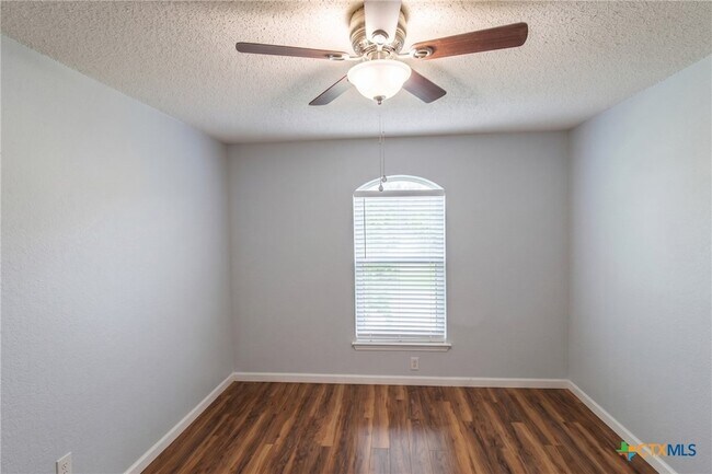 Building Photo - 402 Preakness Cir