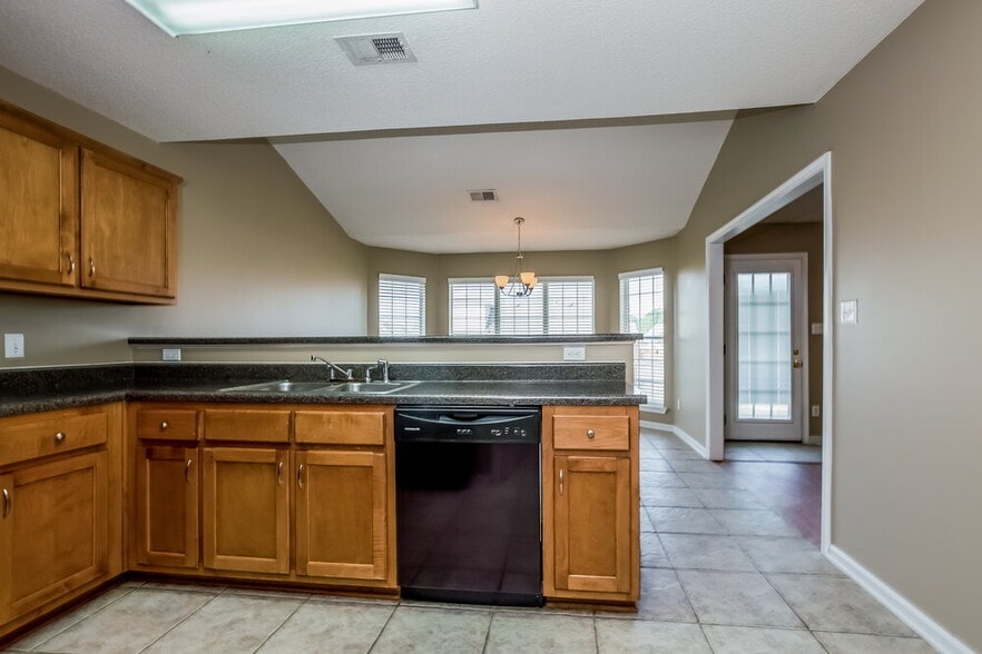 Building Photo - 6379 Sandbourne E