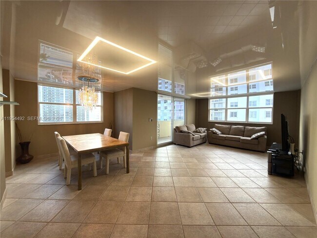 Building Photo - 1833 S Ocean Dr