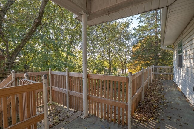 Building Photo - Charming 4 bedroom, 2 bathroom home located in Fayetteville, AR