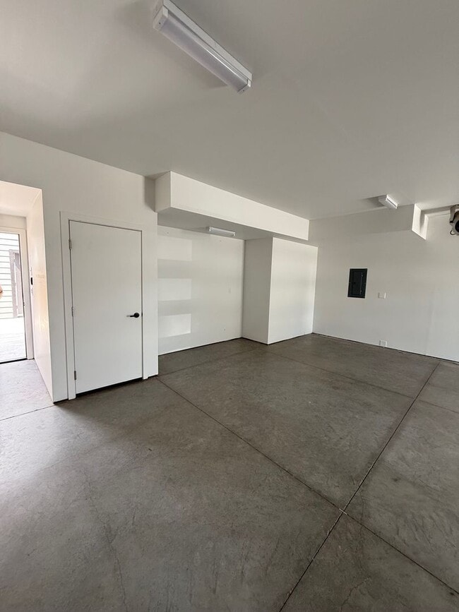 Building Photo - Single Family HOME with 3 Bedrooms 2 1/2 B...