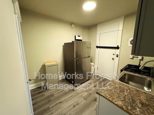 Building Photo - 616 N Woodington Rd