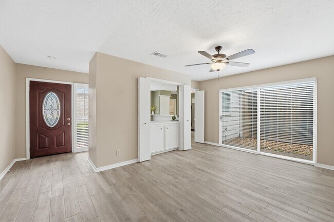 Building Photo - 2513 Country Club Blvd