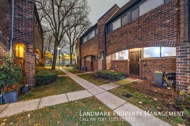 Building Photo - 824 S May St