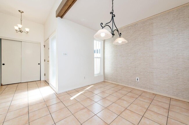 Building Photo - 3bd/2ba single family house in University ...