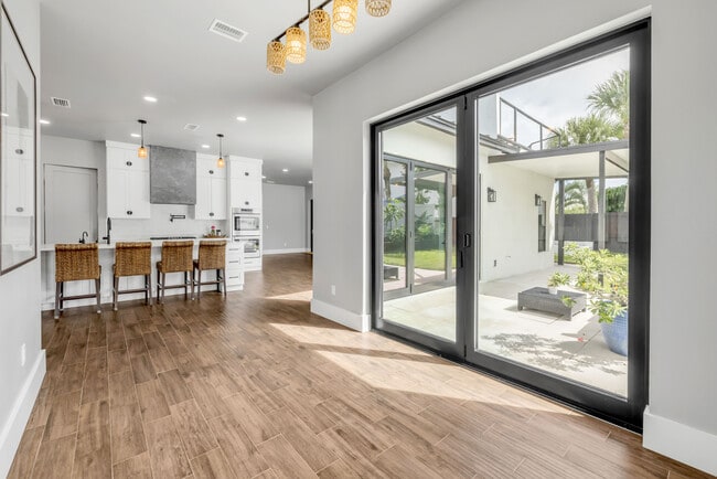 Building Photo - 1707 N Peninsula Ave