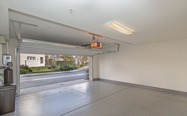 Building Photo - Beautiful contemporary design home in Bressi Ranch!