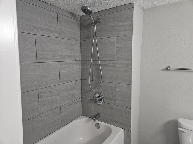 Building Photo - 1305 St Lawrence River Rd