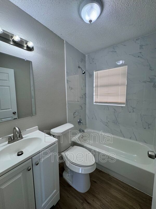 Building Photo - 716 W Broadus St