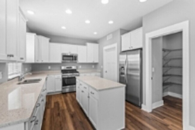 Building Photo - Executive Rental: Spacious 4-Bedroom Home in Oconomowoc!