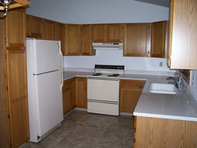 Building Photo - Spacious 3 Bed 2 Bath Fort Collins Home with Sunroom and Fenced Yard