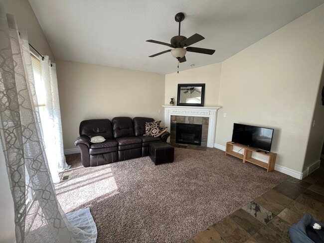 Building Photo - 1383 S Slate Canyon Dr