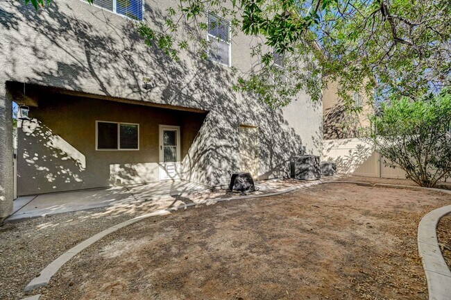 Building Photo - Stunning Northwest three bedroom w/ a loft!