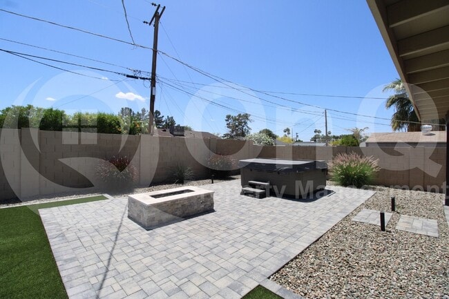Building Photo - 8033 E Weldon Ave