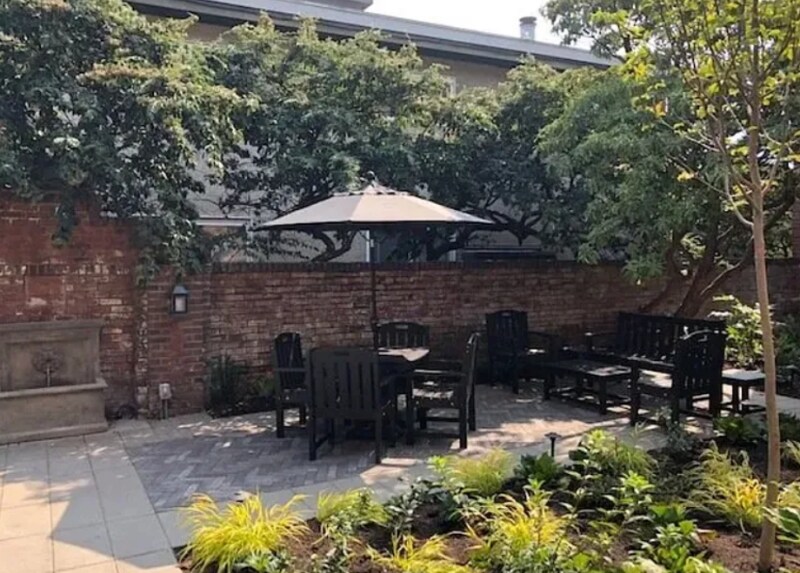 Building Photo - 421 Summit Ave E