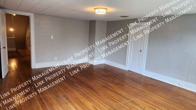 Building Photo - Charming Fully Renovated 4-Bedroom Home in...