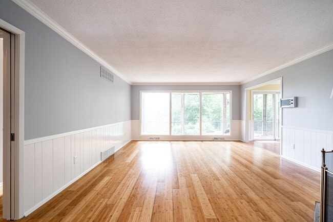 Building Photo - LIVE ON LAKE MICHIGAN IN THIS SPACIOUS CONDO!