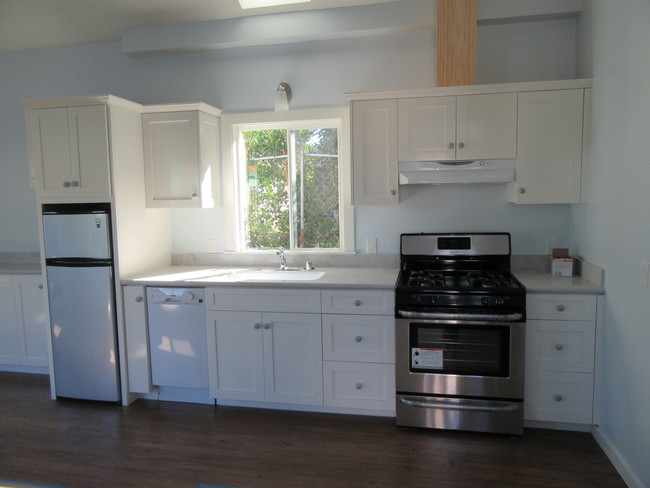 Kitchen - 1810 Stearns Dr