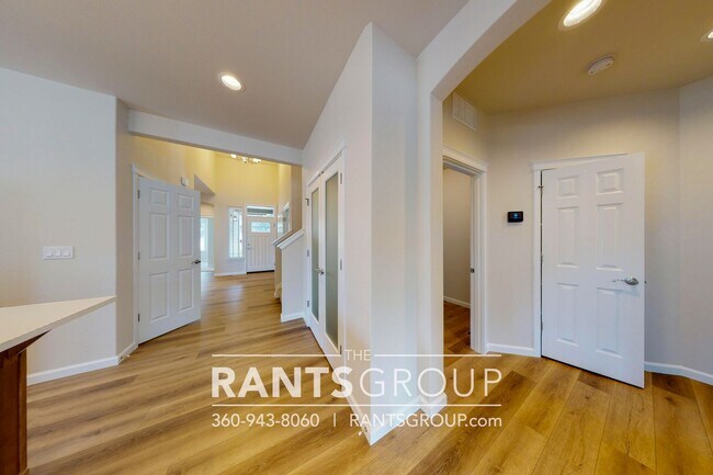 Building Photo - 3 Car Garage! Private Beach Access! Fantastic Location! I5 & shopping only 5 minutes away!
