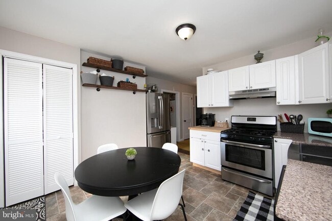 Building Photo - 521 5th Ave